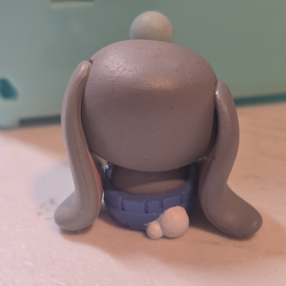 Disney Doorables Remember When... Dumbo Ultra Rare w/ Card and Case - Picture 5 of 5